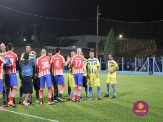 
<a style='margin-left: 5px;' class='btn btn-xs btn-social btn-facebook' href='https://www.facebook.com/sharer/sharer.php?u=https://www.boladovale.com.br/imgs/800-800-90/conteudo/fotos/1190/img6919.jpg' rel='popup' data-width='500' data-height='400'><i class='fa fa-facebook'></i>Compartilhar <span class='hidden-xs'>no Facebook</span>
</a> 
<a class='btn btn-default btn-xs' target='_blank' href='imgs/800-800-90/conteudo/fotos/1190/img6919.jpg'>
<span class='glyphicon glyphicon-cloud-download'></span> Salvar
</a> 
<span></span>