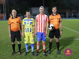 
<a style='margin-left: 5px;' class='btn btn-xs btn-social btn-facebook' href='https://www.facebook.com/sharer/sharer.php?u=https://www.boladovale.com.br/imgs/800-800-90/conteudo/fotos/1190/img6934.jpg' rel='popup' data-width='500' data-height='400'><i class='fa fa-facebook'></i>Compartilhar <span class='hidden-xs'>no Facebook</span>
</a> 
<a class='btn btn-default btn-xs' target='_blank' href='imgs/800-800-90/conteudo/fotos/1190/img6934.jpg'>
<span class='glyphicon glyphicon-cloud-download'></span> Salvar
</a> 
<span></span>