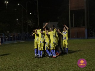 
<a style='margin-left: 5px;' class='btn btn-xs btn-social btn-facebook' href='https://www.facebook.com/sharer/sharer.php?u=https://www.boladovale.com.br/imgs/800-800-90/conteudo/fotos/1190/mg7069.jpg' rel='popup' data-width='500' data-height='400'><i class='fa fa-facebook'></i>Compartilhar <span class='hidden-xs'>no Facebook</span>
</a> 
<a class='btn btn-default btn-xs' target='_blank' href='imgs/800-800-90/conteudo/fotos/1190/mg7069.jpg'>
<span class='glyphicon glyphicon-cloud-download'></span> Salvar
</a> 
<span></span>