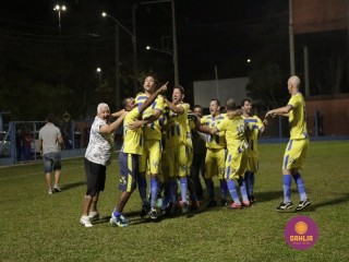 
<a style='margin-left: 5px;' class='btn btn-xs btn-social btn-facebook' href='https://www.facebook.com/sharer/sharer.php?u=https://www.boladovale.com.br/imgs/800-800-90/conteudo/fotos/1190/mg7073.jpg' rel='popup' data-width='500' data-height='400'><i class='fa fa-facebook'></i>Compartilhar <span class='hidden-xs'>no Facebook</span>
</a> 
<a class='btn btn-default btn-xs' target='_blank' href='imgs/800-800-90/conteudo/fotos/1190/mg7073.jpg'>
<span class='glyphicon glyphicon-cloud-download'></span> Salvar
</a> 
<span></span>