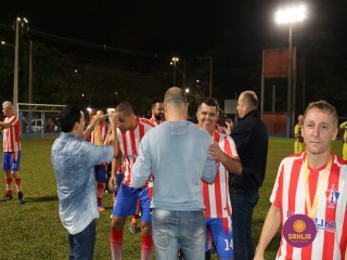 
<a style='margin-left: 5px;' class='btn btn-xs btn-social btn-facebook' href='https://www.facebook.com/sharer/sharer.php?u=https://www.boladovale.com.br/imgs/800-800-90/conteudo/fotos/1191/img7098.jpg' rel='popup' data-width='500' data-height='400'><i class='fa fa-facebook'></i>Compartilhar <span class='hidden-xs'>no Facebook</span>
</a> 
<a class='btn btn-default btn-xs' target='_blank' href='imgs/800-800-90/conteudo/fotos/1191/img7098.jpg'>
<span class='glyphicon glyphicon-cloud-download'></span> Salvar
</a> 
<span></span>