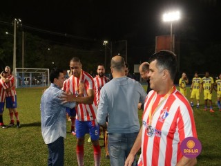 
<a style='margin-left: 5px;' class='btn btn-xs btn-social btn-facebook' href='https://www.facebook.com/sharer/sharer.php?u=https://www.boladovale.com.br/imgs/800-800-90/conteudo/fotos/1191/img7099.jpg' rel='popup' data-width='500' data-height='400'><i class='fa fa-facebook'></i>Compartilhar <span class='hidden-xs'>no Facebook</span>
</a> 
<a class='btn btn-default btn-xs' target='_blank' href='imgs/800-800-90/conteudo/fotos/1191/img7099.jpg'>
<span class='glyphicon glyphicon-cloud-download'></span> Salvar
</a> 
<span></span>