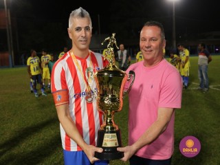 
<a style='margin-left: 5px;' class='btn btn-xs btn-social btn-facebook' href='https://www.facebook.com/sharer/sharer.php?u=https://www.boladovale.com.br/imgs/800-800-90/conteudo/fotos/1191/img7101.jpg' rel='popup' data-width='500' data-height='400'><i class='fa fa-facebook'></i>Compartilhar <span class='hidden-xs'>no Facebook</span>
</a> 
<a class='btn btn-default btn-xs' target='_blank' href='imgs/800-800-90/conteudo/fotos/1191/img7101.jpg'>
<span class='glyphicon glyphicon-cloud-download'></span> Salvar
</a> 
<span></span>