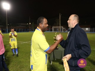 
<a style='margin-left: 5px;' class='btn btn-xs btn-social btn-facebook' href='https://www.facebook.com/sharer/sharer.php?u=https://www.boladovale.com.br/imgs/800-800-90/conteudo/fotos/1191/img7106.jpg' rel='popup' data-width='500' data-height='400'><i class='fa fa-facebook'></i>Compartilhar <span class='hidden-xs'>no Facebook</span>
</a> 
<a class='btn btn-default btn-xs' target='_blank' href='imgs/800-800-90/conteudo/fotos/1191/img7106.jpg'>
<span class='glyphicon glyphicon-cloud-download'></span> Salvar
</a> 
<span></span>