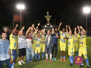 
<a style='margin-left: 5px;' class='btn btn-xs btn-social btn-facebook' href='https://www.facebook.com/sharer/sharer.php?u=https://www.boladovale.com.br/imgs/800-800-90/conteudo/fotos/1191/img7115.jpg' rel='popup' data-width='500' data-height='400'><i class='fa fa-facebook'></i>Compartilhar <span class='hidden-xs'>no Facebook</span>
</a> 
<a class='btn btn-default btn-xs' target='_blank' href='imgs/800-800-90/conteudo/fotos/1191/img7115.jpg'>
<span class='glyphicon glyphicon-cloud-download'></span> Salvar
</a> 
<span></span>