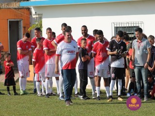
<a style='margin-left: 5px;' class='btn btn-xs btn-social btn-facebook' href='https://www.facebook.com/sharer/sharer.php?u=https://www.boladovale.com.br/imgs/800-800-90/conteudo/fotos/1196/img5557.jpg' rel='popup' data-width='500' data-height='400'><i class='fa fa-facebook'></i>Compartilhar <span class='hidden-xs'>no Facebook</span>
</a> 
<a class='btn btn-default btn-xs' target='_blank' href='imgs/800-800-90/conteudo/fotos/1196/img5557.jpg'>
<span class='glyphicon glyphicon-cloud-download'></span> Salvar
</a> 
<span></span>