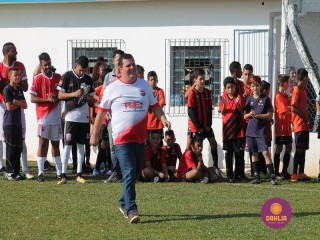 
<a style='margin-left: 5px;' class='btn btn-xs btn-social btn-facebook' href='https://www.facebook.com/sharer/sharer.php?u=https://www.boladovale.com.br/imgs/800-800-90/conteudo/fotos/1196/img5559.jpg' rel='popup' data-width='500' data-height='400'><i class='fa fa-facebook'></i>Compartilhar <span class='hidden-xs'>no Facebook</span>
</a> 
<a class='btn btn-default btn-xs' target='_blank' href='imgs/800-800-90/conteudo/fotos/1196/img5559.jpg'>
<span class='glyphicon glyphicon-cloud-download'></span> Salvar
</a> 
<span></span>