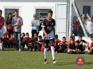 
<a style='margin-left: 5px;' class='btn btn-xs btn-social btn-facebook' href='https://www.facebook.com/sharer/sharer.php?u=https://www.boladovale.com.br/imgs/800-800-90/conteudo/fotos/1196/img5561.jpg' rel='popup' data-width='500' data-height='400'><i class='fa fa-facebook'></i>Compartilhar <span class='hidden-xs'>no Facebook</span>
</a> 
<a class='btn btn-default btn-xs' target='_blank' href='imgs/800-800-90/conteudo/fotos/1196/img5561.jpg'>
<span class='glyphicon glyphicon-cloud-download'></span> Salvar
</a> 
<span></span>