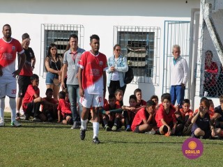 
<a style='margin-left: 5px;' class='btn btn-xs btn-social btn-facebook' href='https://www.facebook.com/sharer/sharer.php?u=https://www.boladovale.com.br/imgs/800-800-90/conteudo/fotos/1196/img5562.jpg' rel='popup' data-width='500' data-height='400'><i class='fa fa-facebook'></i>Compartilhar <span class='hidden-xs'>no Facebook</span>
</a> 
<a class='btn btn-default btn-xs' target='_blank' href='imgs/800-800-90/conteudo/fotos/1196/img5562.jpg'>
<span class='glyphicon glyphicon-cloud-download'></span> Salvar
</a> 
<span></span>