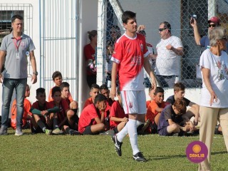 
<a style='margin-left: 5px;' class='btn btn-xs btn-social btn-facebook' href='https://www.facebook.com/sharer/sharer.php?u=https://www.boladovale.com.br/imgs/800-800-90/conteudo/fotos/1196/img5572.jpg' rel='popup' data-width='500' data-height='400'><i class='fa fa-facebook'></i>Compartilhar <span class='hidden-xs'>no Facebook</span>
</a> 
<a class='btn btn-default btn-xs' target='_blank' href='imgs/800-800-90/conteudo/fotos/1196/img5572.jpg'>
<span class='glyphicon glyphicon-cloud-download'></span> Salvar
</a> 
<span></span>