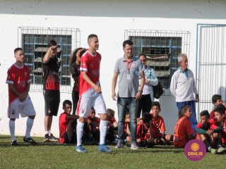 
<a style='margin-left: 5px;' class='btn btn-xs btn-social btn-facebook' href='https://www.facebook.com/sharer/sharer.php?u=https://www.boladovale.com.br/imgs/800-800-90/conteudo/fotos/1196/img5578.jpg' rel='popup' data-width='500' data-height='400'><i class='fa fa-facebook'></i>Compartilhar <span class='hidden-xs'>no Facebook</span>
</a> 
<a class='btn btn-default btn-xs' target='_blank' href='imgs/800-800-90/conteudo/fotos/1196/img5578.jpg'>
<span class='glyphicon glyphicon-cloud-download'></span> Salvar
</a> 
<span></span>