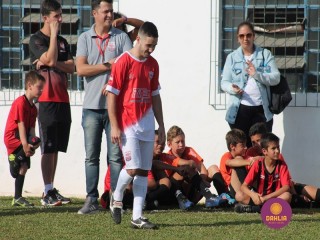 
<a style='margin-left: 5px;' class='btn btn-xs btn-social btn-facebook' href='https://www.facebook.com/sharer/sharer.php?u=https://www.boladovale.com.br/imgs/800-800-90/conteudo/fotos/1196/img5581.jpg' rel='popup' data-width='500' data-height='400'><i class='fa fa-facebook'></i>Compartilhar <span class='hidden-xs'>no Facebook</span>
</a> 
<a class='btn btn-default btn-xs' target='_blank' href='imgs/800-800-90/conteudo/fotos/1196/img5581.jpg'>
<span class='glyphicon glyphicon-cloud-download'></span> Salvar
</a> 
<span></span>