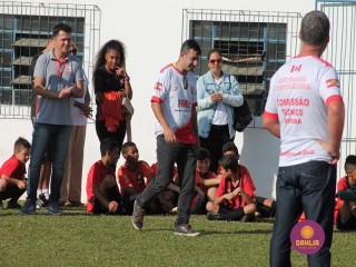 
<a style='margin-left: 5px;' class='btn btn-xs btn-social btn-facebook' href='https://www.facebook.com/sharer/sharer.php?u=https://www.boladovale.com.br/imgs/800-800-90/conteudo/fotos/1196/img5592.jpg' rel='popup' data-width='500' data-height='400'><i class='fa fa-facebook'></i>Compartilhar <span class='hidden-xs'>no Facebook</span>
</a> 
<a class='btn btn-default btn-xs' target='_blank' href='imgs/800-800-90/conteudo/fotos/1196/img5592.jpg'>
<span class='glyphicon glyphicon-cloud-download'></span> Salvar
</a> 
<span></span>