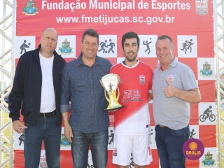 
<a style='margin-left: 5px;' class='btn btn-xs btn-social btn-facebook' href='https://www.facebook.com/sharer/sharer.php?u=https://www.boladovale.com.br/imgs/800-800-90/conteudo/fotos/1196/img7567.jpg' rel='popup' data-width='500' data-height='400'><i class='fa fa-facebook'></i>Compartilhar <span class='hidden-xs'>no Facebook</span>
</a> 
<a class='btn btn-default btn-xs' target='_blank' href='imgs/800-800-90/conteudo/fotos/1196/img7567.jpg'>
<span class='glyphicon glyphicon-cloud-download'></span> Salvar
</a> 
<span></span>