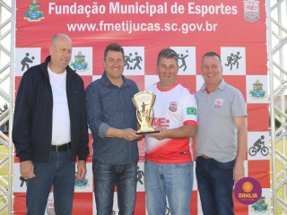 
<a style='margin-left: 5px;' class='btn btn-xs btn-social btn-facebook' href='https://www.facebook.com/sharer/sharer.php?u=https://www.boladovale.com.br/imgs/800-800-90/conteudo/fotos/1196/img7576.jpg' rel='popup' data-width='500' data-height='400'><i class='fa fa-facebook'></i>Compartilhar <span class='hidden-xs'>no Facebook</span>
</a> 
<a class='btn btn-default btn-xs' target='_blank' href='imgs/800-800-90/conteudo/fotos/1196/img7576.jpg'>
<span class='glyphicon glyphicon-cloud-download'></span> Salvar
</a> 
<span></span>