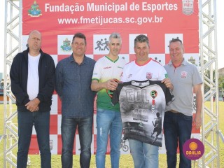 
<a style='margin-left: 5px;' class='btn btn-xs btn-social btn-facebook' href='https://www.facebook.com/sharer/sharer.php?u=https://www.boladovale.com.br/imgs/800-800-90/conteudo/fotos/1196/img7629.jpg' rel='popup' data-width='500' data-height='400'><i class='fa fa-facebook'></i>Compartilhar <span class='hidden-xs'>no Facebook</span>
</a> 
<a class='btn btn-default btn-xs' target='_blank' href='imgs/800-800-90/conteudo/fotos/1196/img7629.jpg'>
<span class='glyphicon glyphicon-cloud-download'></span> Salvar
</a> 
<span></span>