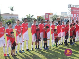 
<a style='margin-left: 5px;' class='btn btn-xs btn-social btn-facebook' href='https://www.facebook.com/sharer/sharer.php?u=https://www.boladovale.com.br/imgs/800-800-90/conteudo/fotos/1197/img7701.jpg' rel='popup' data-width='500' data-height='400'><i class='fa fa-facebook'></i>Compartilhar <span class='hidden-xs'>no Facebook</span>
</a> 
<a class='btn btn-default btn-xs' target='_blank' href='imgs/800-800-90/conteudo/fotos/1197/img7701.jpg'>
<span class='glyphicon glyphicon-cloud-download'></span> Salvar
</a> 
<span></span>