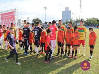 
<a style='margin-left: 5px;' class='btn btn-xs btn-social btn-facebook' href='https://www.facebook.com/sharer/sharer.php?u=https://www.boladovale.com.br/imgs/800-800-90/conteudo/fotos/1197/img7708.jpg' rel='popup' data-width='500' data-height='400'><i class='fa fa-facebook'></i>Compartilhar <span class='hidden-xs'>no Facebook</span>
</a> 
<a class='btn btn-default btn-xs' target='_blank' href='imgs/800-800-90/conteudo/fotos/1197/img7708.jpg'>
<span class='glyphicon glyphicon-cloud-download'></span> Salvar
</a> 
<span></span>