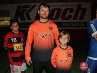 
<a style='margin-left: 5px;' class='btn btn-xs btn-social btn-facebook' href='https://www.facebook.com/sharer/sharer.php?u=https://www.boladovale.com.br/imgs/800-800-90/conteudo/fotos/1200/feras.jpg' rel='popup' data-width='500' data-height='400'><i class='fa fa-facebook'></i>Compartilhar <span class='hidden-xs'>no Facebook</span>
</a> 
<a class='btn btn-default btn-xs' target='_blank' href='imgs/800-800-90/conteudo/fotos/1200/feras.jpg'>
<span class='glyphicon glyphicon-cloud-download'></span> Salvar
</a> 
<span></span>