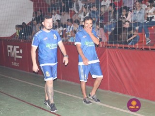 
<a style='margin-left: 5px;' class='btn btn-xs btn-social btn-facebook' href='https://www.facebook.com/sharer/sharer.php?u=https://www.boladovale.com.br/imgs/800-800-90/conteudo/fotos/1200/img9113.jpg' rel='popup' data-width='500' data-height='400'><i class='fa fa-facebook'></i>Compartilhar <span class='hidden-xs'>no Facebook</span>
</a> 
<a class='btn btn-default btn-xs' target='_blank' href='imgs/800-800-90/conteudo/fotos/1200/img9113.jpg'>
<span class='glyphicon glyphicon-cloud-download'></span> Salvar
</a> 
<span></span>