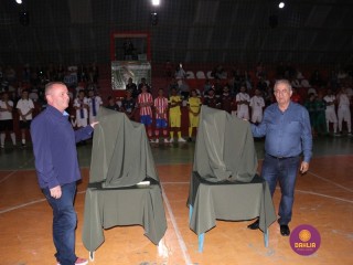 
<a style='margin-left: 5px;' class='btn btn-xs btn-social btn-facebook' href='https://www.facebook.com/sharer/sharer.php?u=https://www.boladovale.com.br/imgs/800-800-90/conteudo/fotos/1200/img9243.jpg' rel='popup' data-width='500' data-height='400'><i class='fa fa-facebook'></i>Compartilhar <span class='hidden-xs'>no Facebook</span>
</a> 
<a class='btn btn-default btn-xs' target='_blank' href='imgs/800-800-90/conteudo/fotos/1200/img9243.jpg'>
<span class='glyphicon glyphicon-cloud-download'></span> Salvar
</a> 
<span></span>