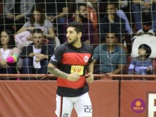 
<a style='margin-left: 5px;' class='btn btn-xs btn-social btn-facebook' href='https://www.facebook.com/sharer/sharer.php?u=https://www.boladovale.com.br/imgs/800-800-90/conteudo/fotos/1201/img9314.jpg' rel='popup' data-width='500' data-height='400'><i class='fa fa-facebook'></i>Compartilhar <span class='hidden-xs'>no Facebook</span>
</a> 
<a class='btn btn-default btn-xs' target='_blank' href='imgs/800-800-90/conteudo/fotos/1201/img9314.jpg'>
<span class='glyphicon glyphicon-cloud-download'></span> Salvar
</a> 
<span></span>
