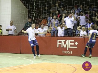 
<a style='margin-left: 5px;' class='btn btn-xs btn-social btn-facebook' href='https://www.facebook.com/sharer/sharer.php?u=https://www.boladovale.com.br/imgs/800-800-90/conteudo/fotos/1201/img9355.jpg' rel='popup' data-width='500' data-height='400'><i class='fa fa-facebook'></i>Compartilhar <span class='hidden-xs'>no Facebook</span>
</a> 
<a class='btn btn-default btn-xs' target='_blank' href='imgs/800-800-90/conteudo/fotos/1201/img9355.jpg'>
<span class='glyphicon glyphicon-cloud-download'></span> Salvar
</a> 
<span></span>
