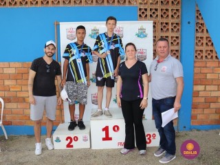 
<a style='margin-left: 5px;' class='btn btn-xs btn-social btn-facebook' href='https://www.facebook.com/sharer/sharer.php?u=https://www.boladovale.com.br/imgs/800-800-90/conteudo/fotos/1203/img9028.jpg' rel='popup' data-width='500' data-height='400'><i class='fa fa-facebook'></i>Compartilhar <span class='hidden-xs'>no Facebook</span>
</a> 
<a class='btn btn-default btn-xs' target='_blank' href='imgs/800-800-90/conteudo/fotos/1203/img9028.jpg'>
<span class='glyphicon glyphicon-cloud-download'></span> Salvar
</a> 
<span></span>