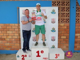 
<a style='margin-left: 5px;' class='btn btn-xs btn-social btn-facebook' href='https://www.facebook.com/sharer/sharer.php?u=https://www.boladovale.com.br/imgs/800-800-90/conteudo/fotos/1203/img9046.jpg' rel='popup' data-width='500' data-height='400'><i class='fa fa-facebook'></i>Compartilhar <span class='hidden-xs'>no Facebook</span>
</a> 
<a class='btn btn-default btn-xs' target='_blank' href='imgs/800-800-90/conteudo/fotos/1203/img9046.jpg'>
<span class='glyphicon glyphicon-cloud-download'></span> Salvar
</a> 
<span></span>
