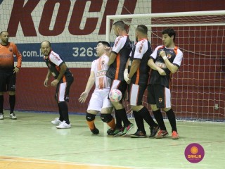 
<a style='margin-left: 5px;' class='btn btn-xs btn-social btn-facebook' href='https://www.facebook.com/sharer/sharer.php?u=https://www.boladovale.com.br/imgs/800-800-90/conteudo/fotos/1217/img0215.jpg' rel='popup' data-width='500' data-height='400'><i class='fa fa-facebook'></i>Compartilhar <span class='hidden-xs'>no Facebook</span>
</a> 
<a class='btn btn-default btn-xs' target='_blank' href='imgs/800-800-90/conteudo/fotos/1217/img0215.jpg'>
<span class='glyphicon glyphicon-cloud-download'></span> Salvar
</a> 
<span></span>