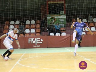 
<a style='margin-left: 5px;' class='btn btn-xs btn-social btn-facebook' href='https://www.facebook.com/sharer/sharer.php?u=https://www.boladovale.com.br/imgs/800-800-90/conteudo/fotos/1221/img8870.jpg' rel='popup' data-width='500' data-height='400'><i class='fa fa-facebook'></i>Compartilhar <span class='hidden-xs'>no Facebook</span>
</a> 
<a class='btn btn-default btn-xs' target='_blank' href='imgs/800-800-90/conteudo/fotos/1221/img8870.jpg'>
<span class='glyphicon glyphicon-cloud-download'></span> Salvar
</a> 
<span></span>