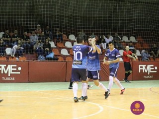 
<a style='margin-left: 5px;' class='btn btn-xs btn-social btn-facebook' href='https://www.facebook.com/sharer/sharer.php?u=https://www.boladovale.com.br/imgs/800-800-90/conteudo/fotos/1221/img8903.jpg' rel='popup' data-width='500' data-height='400'><i class='fa fa-facebook'></i>Compartilhar <span class='hidden-xs'>no Facebook</span>
</a> 
<a class='btn btn-default btn-xs' target='_blank' href='imgs/800-800-90/conteudo/fotos/1221/img8903.jpg'>
<span class='glyphicon glyphicon-cloud-download'></span> Salvar
</a> 
<span></span>