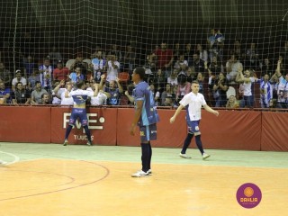 
<a style='margin-left: 5px;' class='btn btn-xs btn-social btn-facebook' href='https://www.facebook.com/sharer/sharer.php?u=https://www.boladovale.com.br/imgs/800-800-90/conteudo/fotos/1222/img8936.jpg' rel='popup' data-width='500' data-height='400'><i class='fa fa-facebook'></i>Compartilhar <span class='hidden-xs'>no Facebook</span>
</a> 
<a class='btn btn-default btn-xs' target='_blank' href='imgs/800-800-90/conteudo/fotos/1222/img8936.jpg'>
<span class='glyphicon glyphicon-cloud-download'></span> Salvar
</a> 
<span></span>