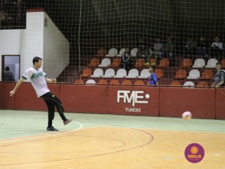 
<a style='margin-left: 5px;' class='btn btn-xs btn-social btn-facebook' href='https://www.facebook.com/sharer/sharer.php?u=https://www.boladovale.com.br/imgs/800-800-90/conteudo/fotos/1223/img9054.jpg' rel='popup' data-width='500' data-height='400'><i class='fa fa-facebook'></i>Compartilhar <span class='hidden-xs'>no Facebook</span>
</a> 
<a class='btn btn-default btn-xs' target='_blank' href='imgs/800-800-90/conteudo/fotos/1223/img9054.jpg'>
<span class='glyphicon glyphicon-cloud-download'></span> Salvar
</a> 
<span></span>