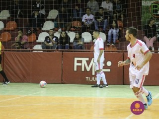 
<a style='margin-left: 5px;' class='btn btn-xs btn-social btn-facebook' href='https://www.facebook.com/sharer/sharer.php?u=https://www.boladovale.com.br/imgs/800-800-90/conteudo/fotos/1225/img9174.jpg' rel='popup' data-width='500' data-height='400'><i class='fa fa-facebook'></i>Compartilhar <span class='hidden-xs'>no Facebook</span>
</a> 
<a class='btn btn-default btn-xs' target='_blank' href='imgs/800-800-90/conteudo/fotos/1225/img9174.jpg'>
<span class='glyphicon glyphicon-cloud-download'></span> Salvar
</a> 
<span></span>