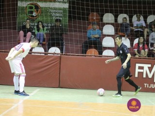 
<a style='margin-left: 5px;' class='btn btn-xs btn-social btn-facebook' href='https://www.facebook.com/sharer/sharer.php?u=https://www.boladovale.com.br/imgs/800-800-90/conteudo/fotos/1225/img9181.jpg' rel='popup' data-width='500' data-height='400'><i class='fa fa-facebook'></i>Compartilhar <span class='hidden-xs'>no Facebook</span>
</a> 
<a class='btn btn-default btn-xs' target='_blank' href='imgs/800-800-90/conteudo/fotos/1225/img9181.jpg'>
<span class='glyphicon glyphicon-cloud-download'></span> Salvar
</a> 
<span></span>