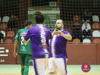
<a style='margin-left: 5px;' class='btn btn-xs btn-social btn-facebook' href='https://www.facebook.com/sharer/sharer.php?u=https://www.boladovale.com.br/imgs/800-800-90/conteudo/fotos/1247/img0107.jpg' rel='popup' data-width='500' data-height='400'><i class='fa fa-facebook'></i>Compartilhar <span class='hidden-xs'>no Facebook</span>
</a> 
<a class='btn btn-default btn-xs' target='_blank' href='imgs/800-800-90/conteudo/fotos/1247/img0107.jpg'>
<span class='glyphicon glyphicon-cloud-download'></span> Salvar
</a> 
<span></span>