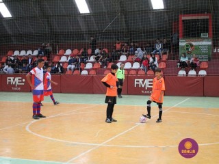 
<a style='margin-left: 5px;' class='btn btn-xs btn-social btn-facebook' href='https://www.facebook.com/sharer/sharer.php?u=https://www.boladovale.com.br/imgs/800-800-90/conteudo/fotos/1249/img6196.jpg' rel='popup' data-width='500' data-height='400'><i class='fa fa-facebook'></i>Compartilhar <span class='hidden-xs'>no Facebook</span>
</a> 
<a class='btn btn-default btn-xs' target='_blank' href='imgs/800-800-90/conteudo/fotos/1249/img6196.jpg'>
<span class='glyphicon glyphicon-cloud-download'></span> Salvar
</a> 
<span></span>