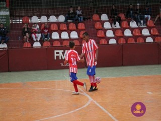 
<a style='margin-left: 5px;' class='btn btn-xs btn-social btn-facebook' href='https://www.facebook.com/sharer/sharer.php?u=https://www.boladovale.com.br/imgs/800-800-90/conteudo/fotos/1250/img6313.jpg' rel='popup' data-width='500' data-height='400'><i class='fa fa-facebook'></i>Compartilhar <span class='hidden-xs'>no Facebook</span>
</a> 
<a class='btn btn-default btn-xs' target='_blank' href='imgs/800-800-90/conteudo/fotos/1250/img6313.jpg'>
<span class='glyphicon glyphicon-cloud-download'></span> Salvar
</a> 
<span></span>