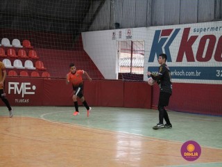 
<a style='margin-left: 5px;' class='btn btn-xs btn-social btn-facebook' href='https://www.facebook.com/sharer/sharer.php?u=https://www.boladovale.com.br/imgs/800-800-90/conteudo/fotos/1251/img6445.jpg' rel='popup' data-width='500' data-height='400'><i class='fa fa-facebook'></i>Compartilhar <span class='hidden-xs'>no Facebook</span>
</a> 
<a class='btn btn-default btn-xs' target='_blank' href='imgs/800-800-90/conteudo/fotos/1251/img6445.jpg'>
<span class='glyphicon glyphicon-cloud-download'></span> Salvar
</a> 
<span></span>