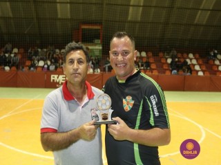 
<a style='margin-left: 5px;' class='btn btn-xs btn-social btn-facebook' href='https://www.facebook.com/sharer/sharer.php?u=https://www.boladovale.com.br/imgs/800-800-90/conteudo/fotos/1253/img0667.jpg' rel='popup' data-width='500' data-height='400'><i class='fa fa-facebook'></i>Compartilhar <span class='hidden-xs'>no Facebook</span>
</a> 
<a class='btn btn-default btn-xs' target='_blank' href='imgs/800-800-90/conteudo/fotos/1253/img0667.jpg'>
<span class='glyphicon glyphicon-cloud-download'></span> Salvar
</a> 
<span></span>
