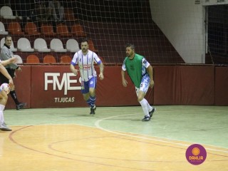 
<a style='margin-left: 5px;' class='btn btn-xs btn-social btn-facebook' href='https://www.facebook.com/sharer/sharer.php?u=https://www.boladovale.com.br/imgs/800-800-90/conteudo/fotos/1255/img0850.jpg' rel='popup' data-width='500' data-height='400'><i class='fa fa-facebook'></i>Compartilhar <span class='hidden-xs'>no Facebook</span>
</a> 
<a class='btn btn-default btn-xs' target='_blank' href='imgs/800-800-90/conteudo/fotos/1255/img0850.jpg'>
<span class='glyphicon glyphicon-cloud-download'></span> Salvar
</a> 
<span></span>