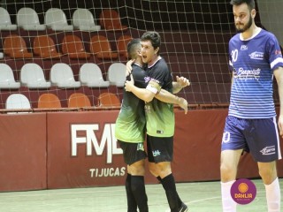 
<a style='margin-left: 5px;' class='btn btn-xs btn-social btn-facebook' href='https://www.facebook.com/sharer/sharer.php?u=https://www.boladovale.com.br/imgs/800-800-90/conteudo/fotos/1256/img0924.jpg' rel='popup' data-width='500' data-height='400'><i class='fa fa-facebook'></i>Compartilhar <span class='hidden-xs'>no Facebook</span>
</a> 
<a class='btn btn-default btn-xs' target='_blank' href='imgs/800-800-90/conteudo/fotos/1256/img0924.jpg'>
<span class='glyphicon glyphicon-cloud-download'></span> Salvar
</a> 
<span></span>