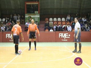 
<a style='margin-left: 5px;' class='btn btn-xs btn-social btn-facebook' href='https://www.facebook.com/sharer/sharer.php?u=https://www.boladovale.com.br/imgs/800-800-90/conteudo/fotos/1257/img0930.jpg' rel='popup' data-width='500' data-height='400'><i class='fa fa-facebook'></i>Compartilhar <span class='hidden-xs'>no Facebook</span>
</a> 
<a class='btn btn-default btn-xs' target='_blank' href='imgs/800-800-90/conteudo/fotos/1257/img0930.jpg'>
<span class='glyphicon glyphicon-cloud-download'></span> Salvar
</a> 
<span></span>