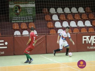 
<a style='margin-left: 5px;' class='btn btn-xs btn-social btn-facebook' href='https://www.facebook.com/sharer/sharer.php?u=https://www.boladovale.com.br/imgs/800-800-90/conteudo/fotos/1258/img1046.jpg' rel='popup' data-width='500' data-height='400'><i class='fa fa-facebook'></i>Compartilhar <span class='hidden-xs'>no Facebook</span>
</a> 
<a class='btn btn-default btn-xs' target='_blank' href='imgs/800-800-90/conteudo/fotos/1258/img1046.jpg'>
<span class='glyphicon glyphicon-cloud-download'></span> Salvar
</a> 
<span></span>
