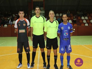 
<a style='margin-left: 5px;' class='btn btn-xs btn-social btn-facebook' href='https://www.facebook.com/sharer/sharer.php?u=https://www.boladovale.com.br/imgs/800-800-90/conteudo/fotos/1260/img1198.jpg' rel='popup' data-width='500' data-height='400'><i class='fa fa-facebook'></i>Compartilhar <span class='hidden-xs'>no Facebook</span>
</a> 
<a class='btn btn-default btn-xs' target='_blank' href='imgs/800-800-90/conteudo/fotos/1260/img1198.jpg'>
<span class='glyphicon glyphicon-cloud-download'></span> Salvar
</a> 
<span></span>