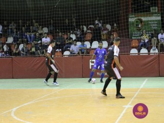 
<a style='margin-left: 5px;' class='btn btn-xs btn-social btn-facebook' href='https://www.facebook.com/sharer/sharer.php?u=https://www.boladovale.com.br/imgs/800-800-90/conteudo/fotos/1260/img1209.jpg' rel='popup' data-width='500' data-height='400'><i class='fa fa-facebook'></i>Compartilhar <span class='hidden-xs'>no Facebook</span>
</a> 
<a class='btn btn-default btn-xs' target='_blank' href='imgs/800-800-90/conteudo/fotos/1260/img1209.jpg'>
<span class='glyphicon glyphicon-cloud-download'></span> Salvar
</a> 
<span></span>