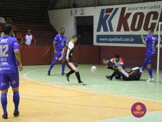 
<a style='margin-left: 5px;' class='btn btn-xs btn-social btn-facebook' href='https://www.facebook.com/sharer/sharer.php?u=https://www.boladovale.com.br/imgs/800-800-90/conteudo/fotos/1260/img1222.jpg' rel='popup' data-width='500' data-height='400'><i class='fa fa-facebook'></i>Compartilhar <span class='hidden-xs'>no Facebook</span>
</a> 
<a class='btn btn-default btn-xs' target='_blank' href='imgs/800-800-90/conteudo/fotos/1260/img1222.jpg'>
<span class='glyphicon glyphicon-cloud-download'></span> Salvar
</a> 
<span></span>