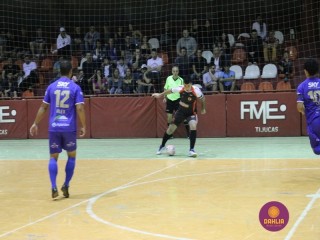 
<a style='margin-left: 5px;' class='btn btn-xs btn-social btn-facebook' href='https://www.facebook.com/sharer/sharer.php?u=https://www.boladovale.com.br/imgs/800-800-90/conteudo/fotos/1260/img1226.jpg' rel='popup' data-width='500' data-height='400'><i class='fa fa-facebook'></i>Compartilhar <span class='hidden-xs'>no Facebook</span>
</a> 
<a class='btn btn-default btn-xs' target='_blank' href='imgs/800-800-90/conteudo/fotos/1260/img1226.jpg'>
<span class='glyphicon glyphicon-cloud-download'></span> Salvar
</a> 
<span></span>