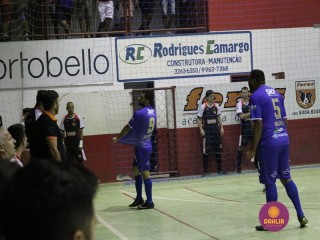 
<a style='margin-left: 5px;' class='btn btn-xs btn-social btn-facebook' href='https://www.facebook.com/sharer/sharer.php?u=https://www.boladovale.com.br/imgs/800-800-90/conteudo/fotos/1260/img1274.jpg' rel='popup' data-width='500' data-height='400'><i class='fa fa-facebook'></i>Compartilhar <span class='hidden-xs'>no Facebook</span>
</a> 
<a class='btn btn-default btn-xs' target='_blank' href='imgs/800-800-90/conteudo/fotos/1260/img1274.jpg'>
<span class='glyphicon glyphicon-cloud-download'></span> Salvar
</a> 
<span></span>